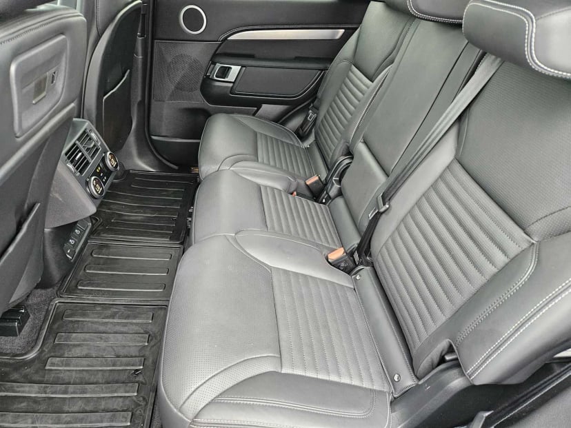 2025 Land Rover Discovery - Image 24