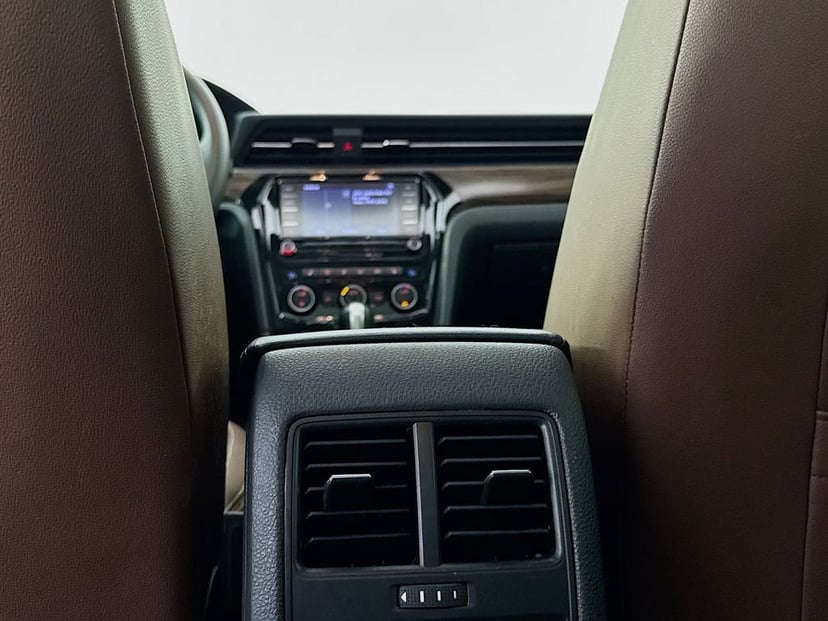 2022 Volkswagen Passat - Image 30