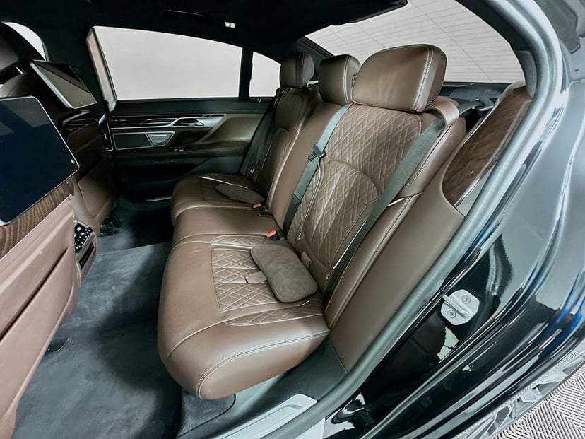 2022 BMW 7 Series - Image 25