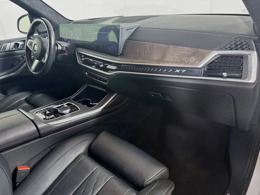2023 BMW X7 - Image 38