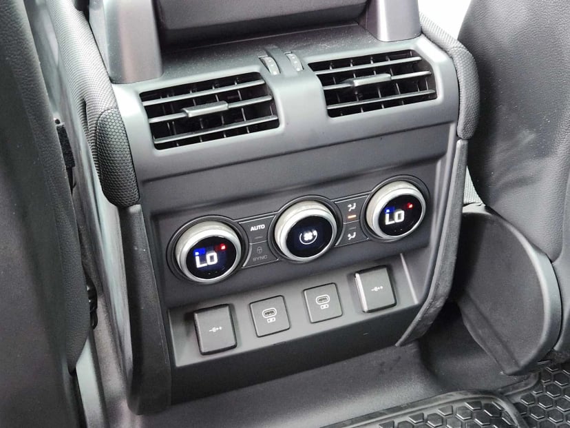 2022 Land Rover Defender - Image 31
