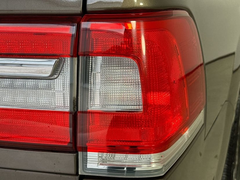 2017 Lincoln Navigator - Image 35