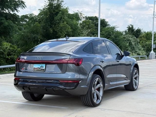 2024 Audi SQ8 Sportback e-tron - Image 4