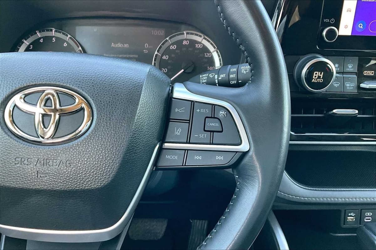 2023 Toyota Highlander - Image 23