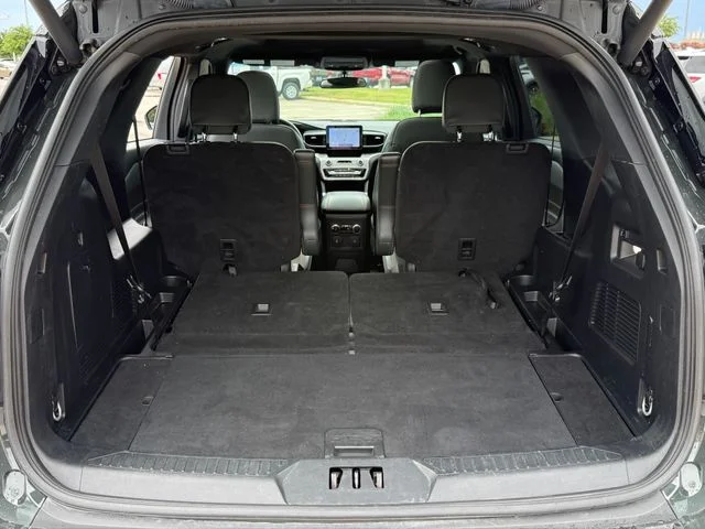 2023 Ford Explorer - Image 32