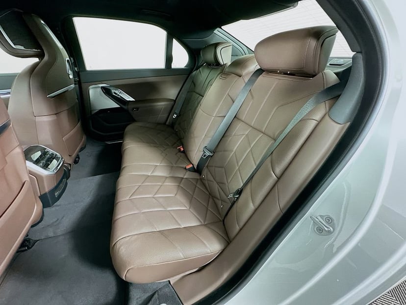 2026 BMW i7 - Image 17