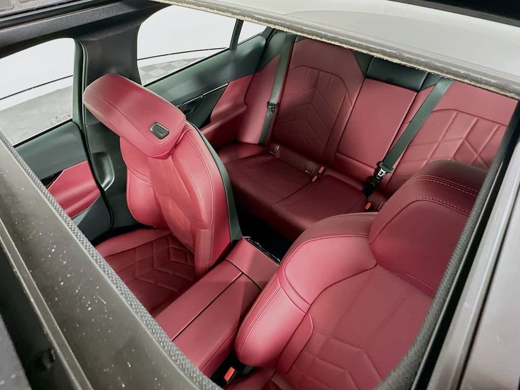 2025 BMW 5 Series - Image 22