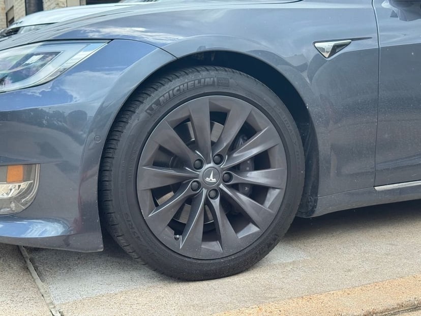 2020 Tesla Model S - Image 2