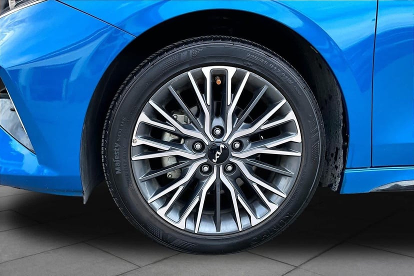 2023 Kia Forte - Image 11