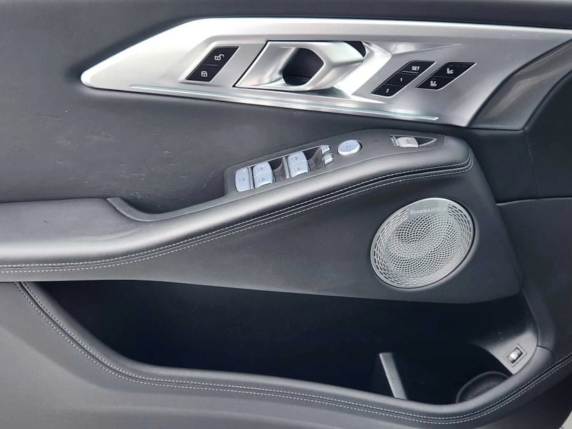 2023 BMW XM - Image 24