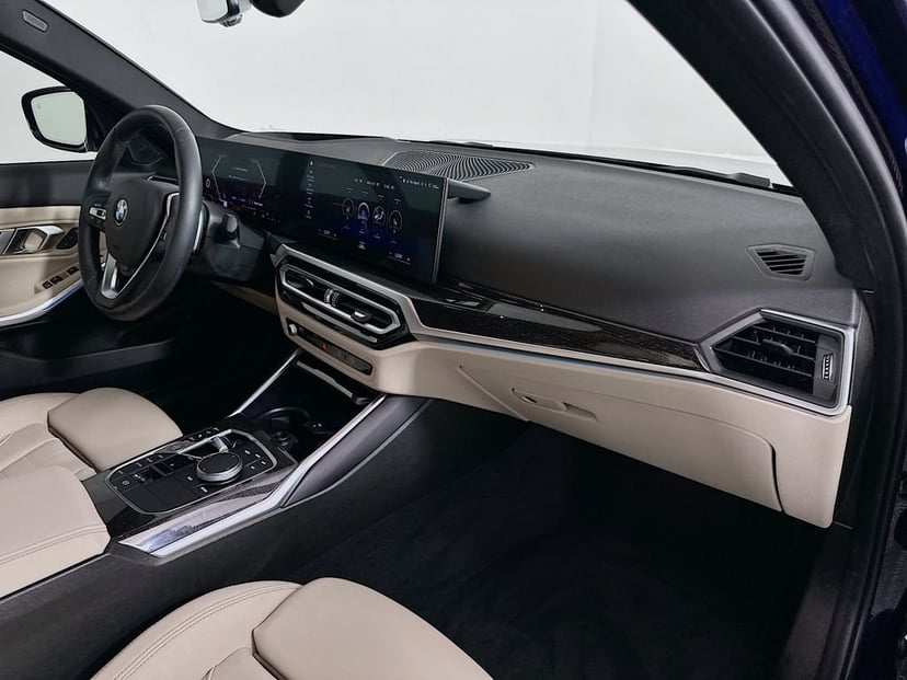 2023 BMW 3 Series - Image 30