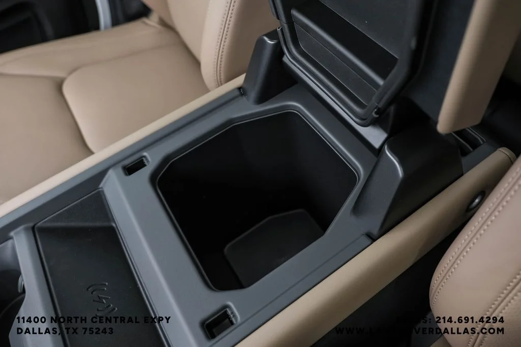 2026 Land Rover Defender 110 - Image 25