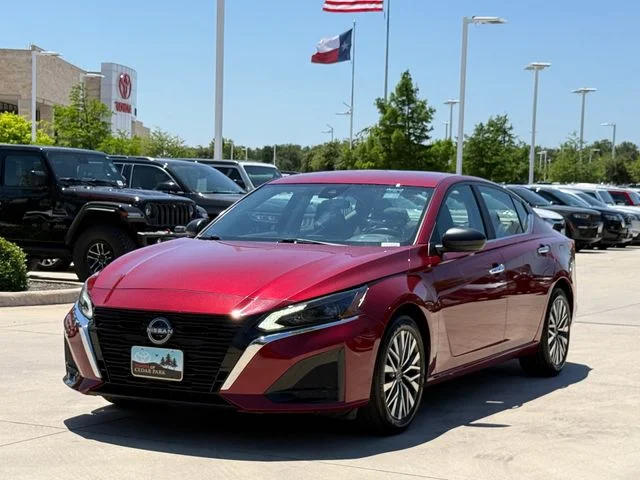 2025 Nissan Altima - Image 8
