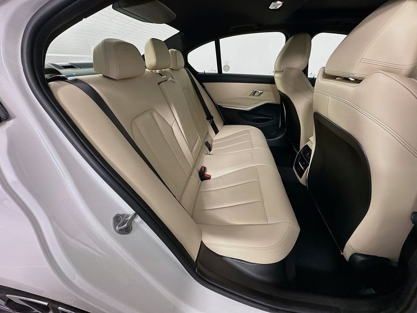 2025 BMW 3 Series - Image 27