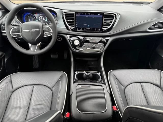 2026 Chrysler Pacifica - Image 22
