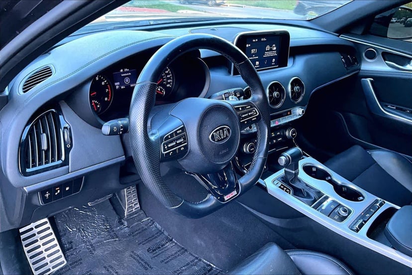 2020 Kia Stinger - Image 17