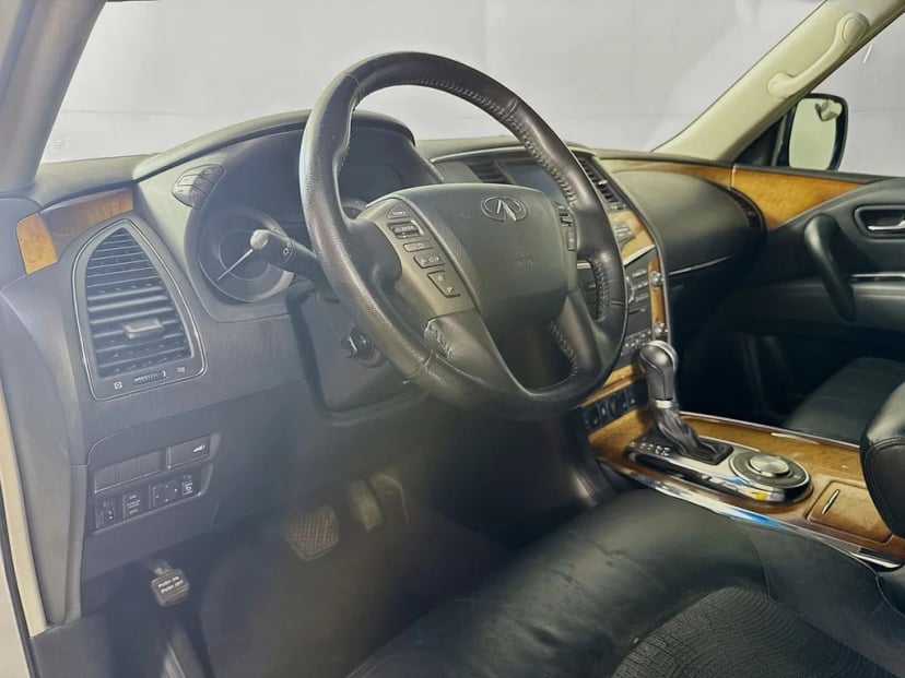2012 INFINITI QX56 - Image 10