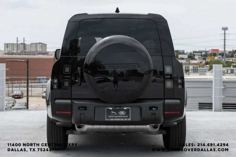 2026 Land Rover Defender 130 - Image 9