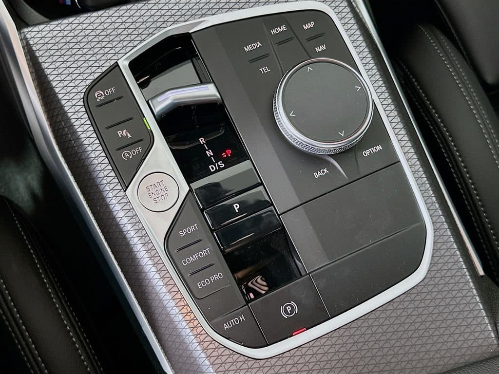 2026 BMW 3 Series - Image 15