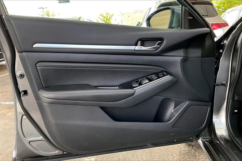 2023 Nissan Altima - Image 22
