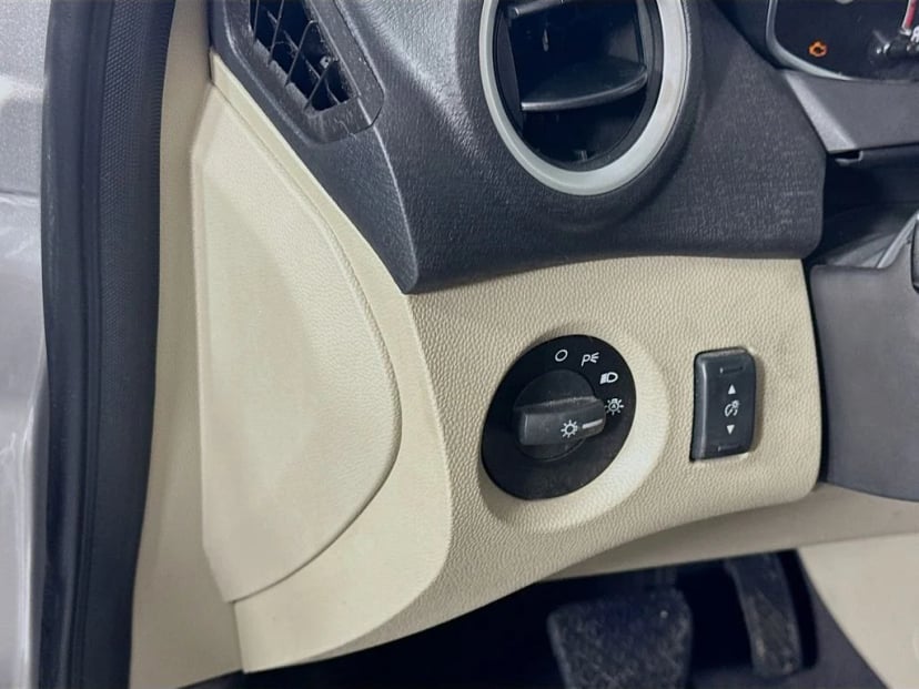 2017 Ford Fiesta - Image 10