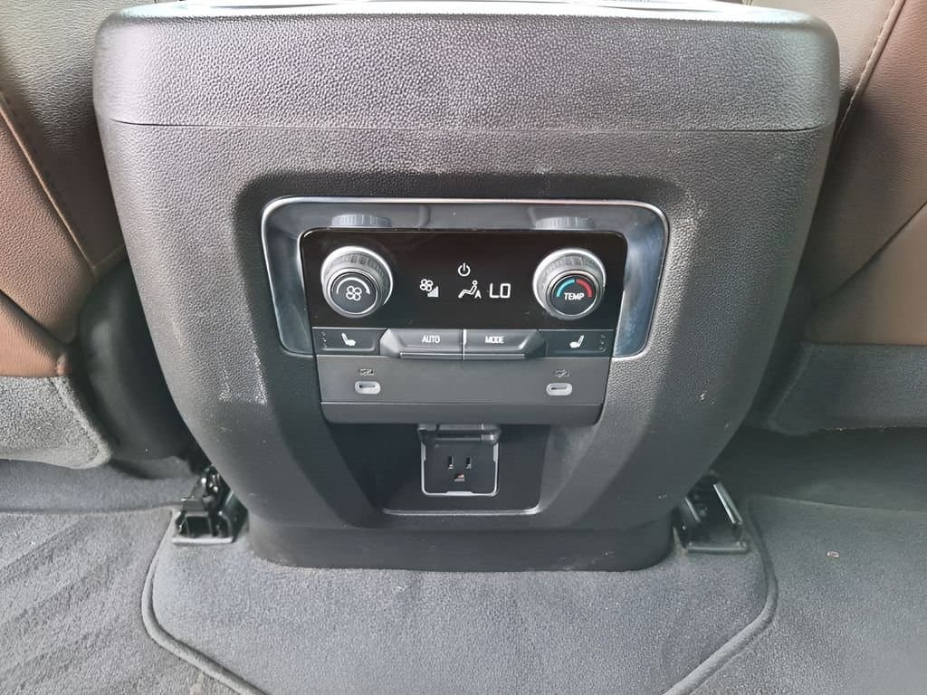 2023 Chevrolet Suburban - Image 21