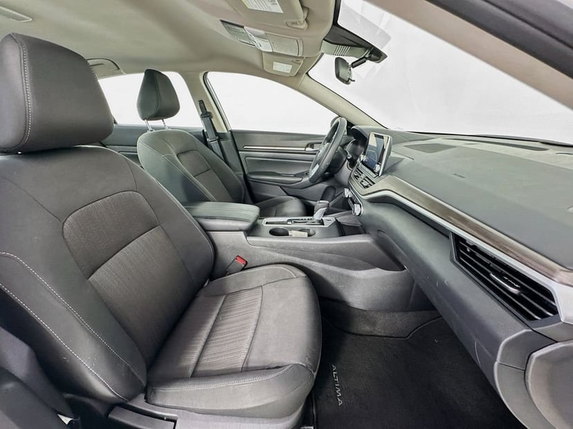 2025 Nissan Altima - Image 32