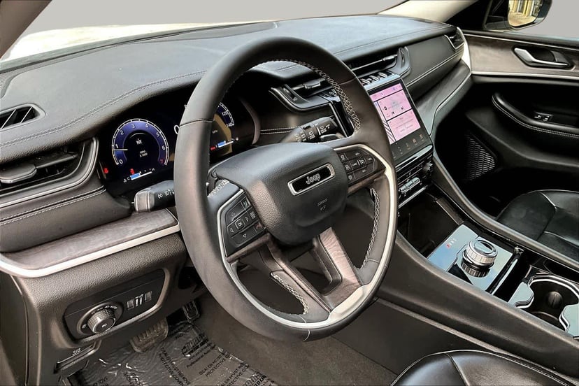 2023 Jeep Grand Cherokee - Image 17
