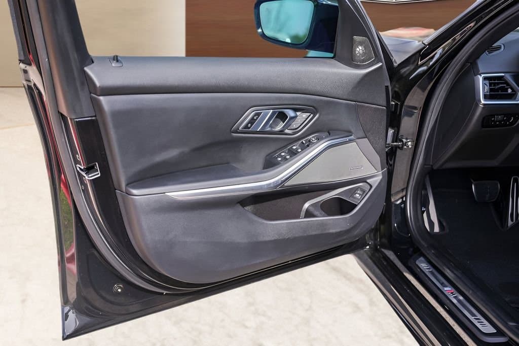 2023 BMW 3 Series - Image 24