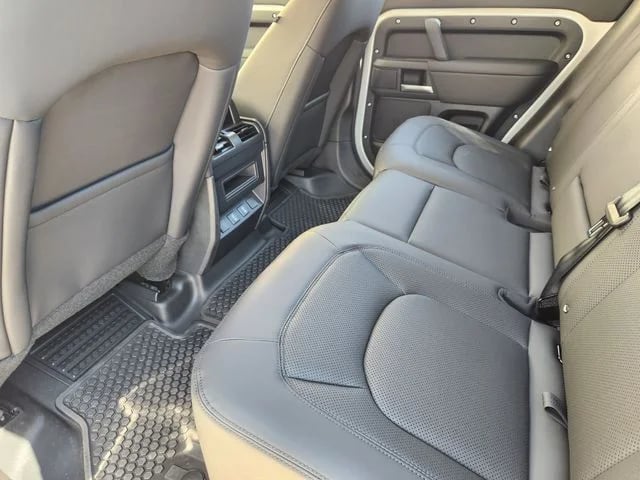 2026 Land Rover Defender 110 - Image 20