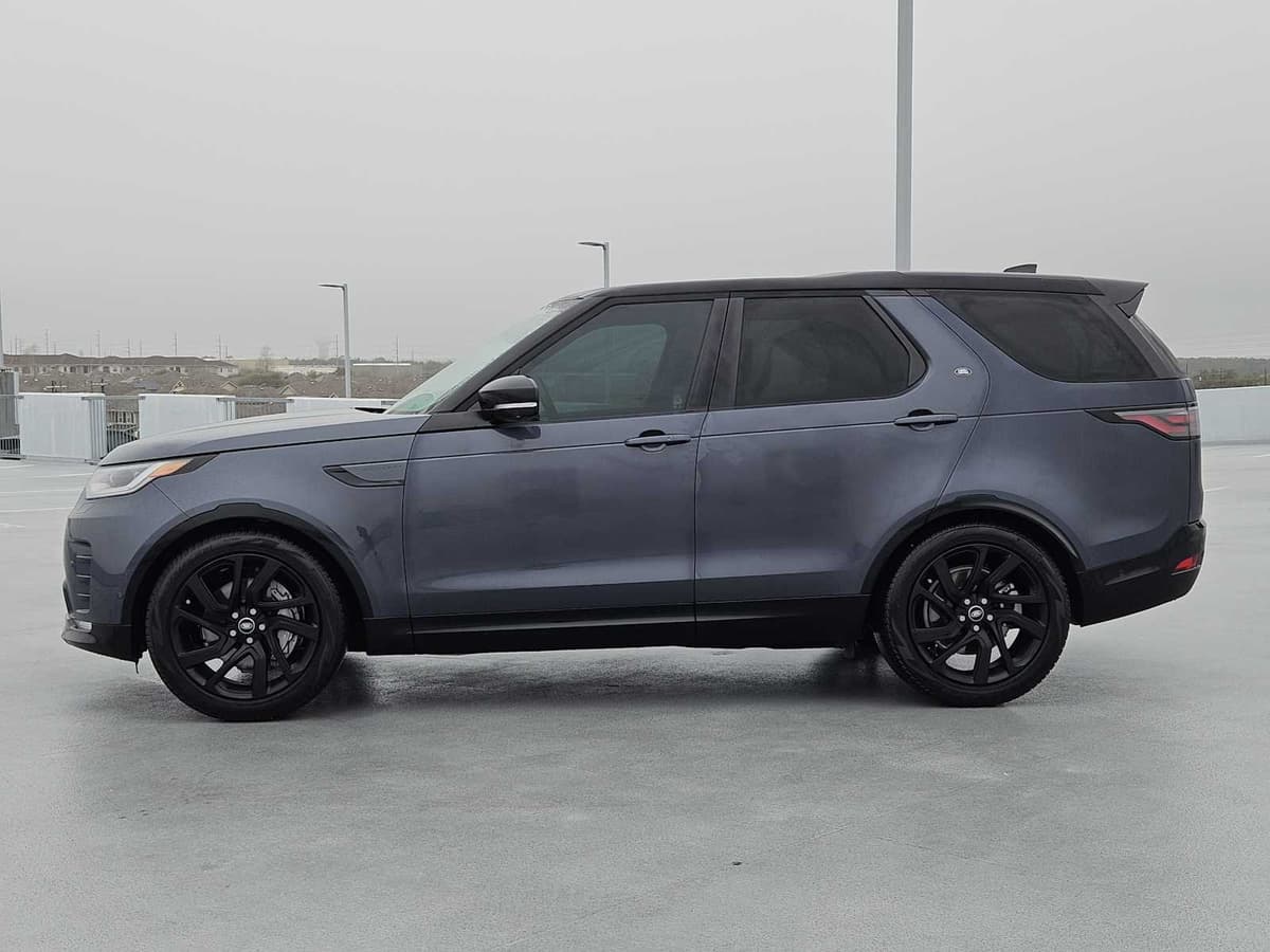 2025 Land Rover Discovery - Image 4