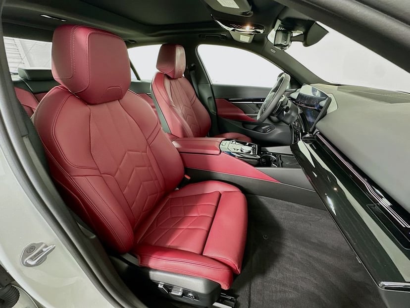 2025 BMW 5 Series - Image 29