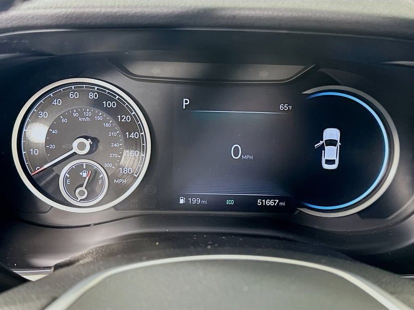 2023 Genesis G70 - Image 12