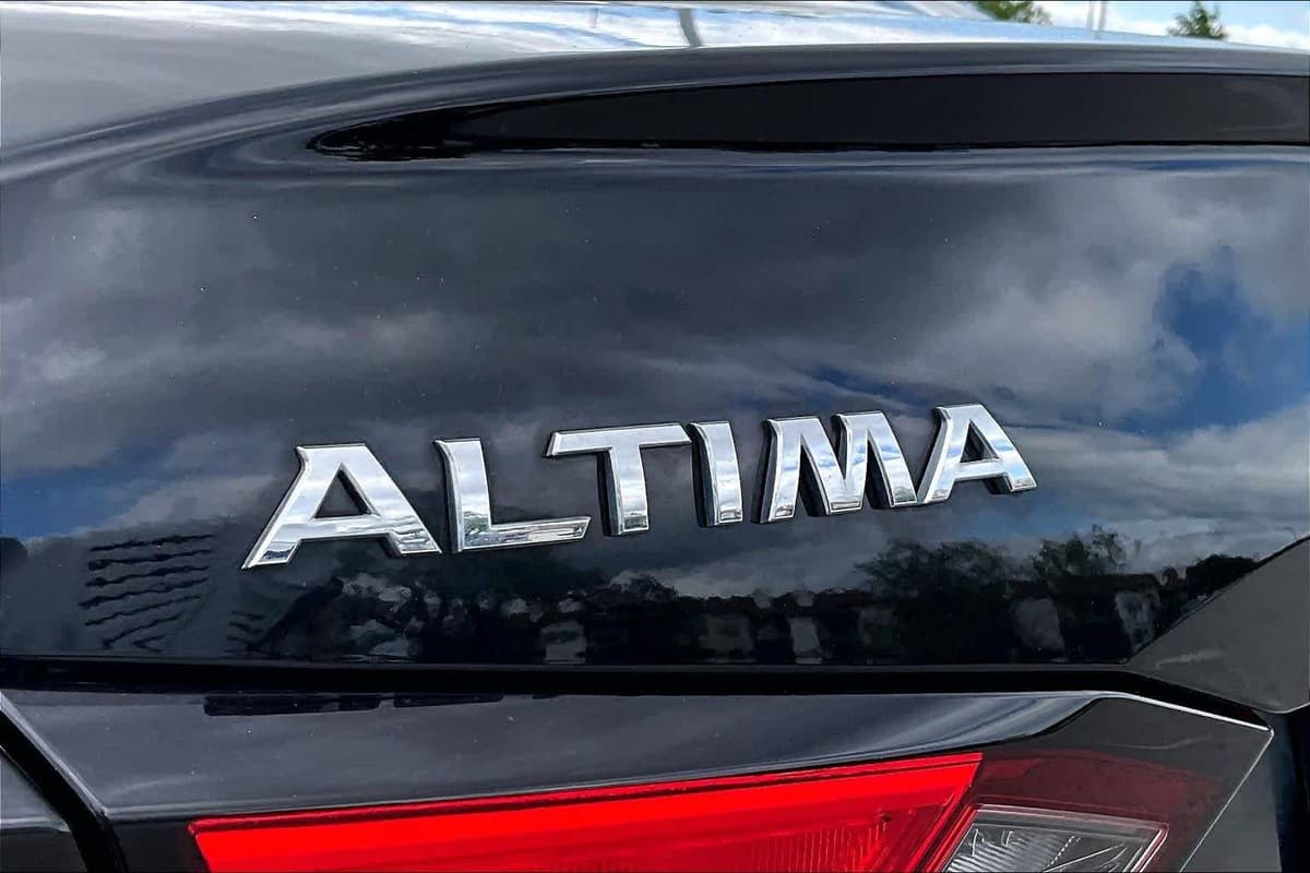 2022 Nissan Altima - Image 10