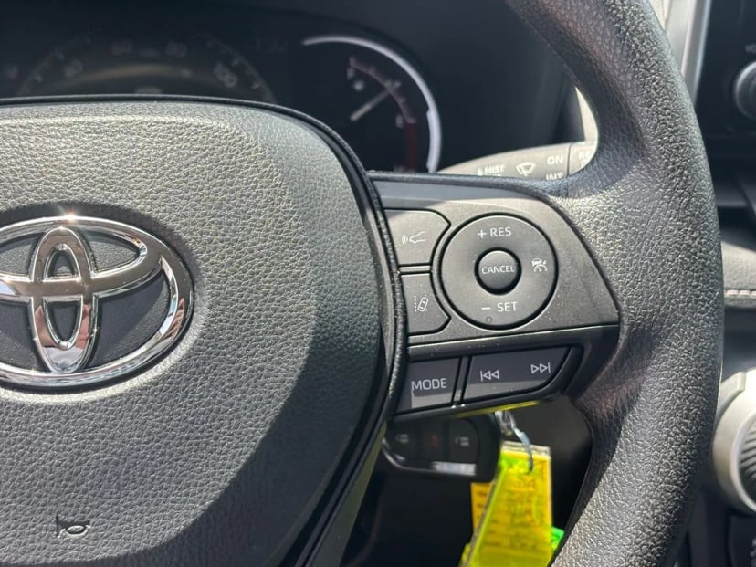 2025 Toyota RAV4 - Image 14