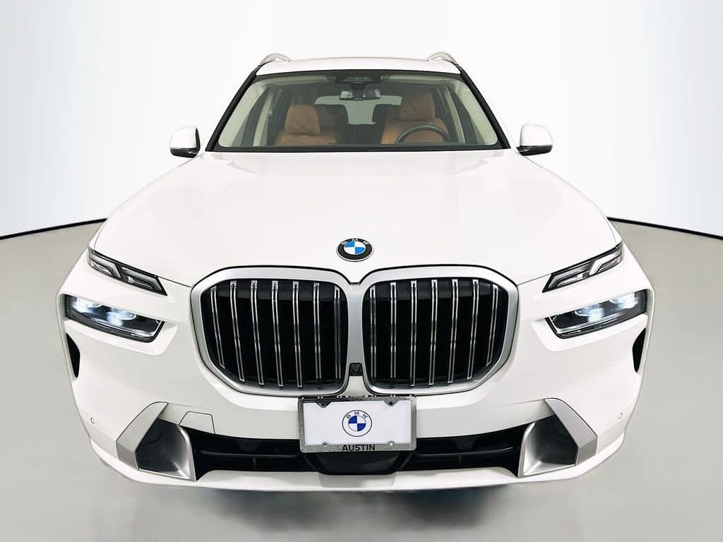 2023 BMW X7 - Image 2