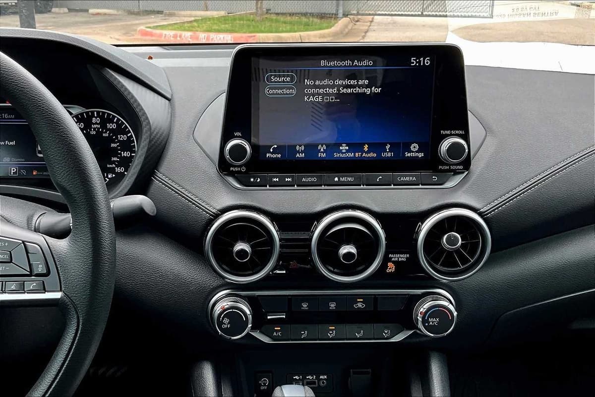 2025 Nissan Sentra - Image 6