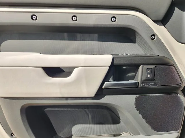 2026 Land Rover Defender 110 - Image 22