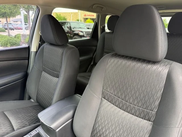 2019 Nissan Rogue - Image 12