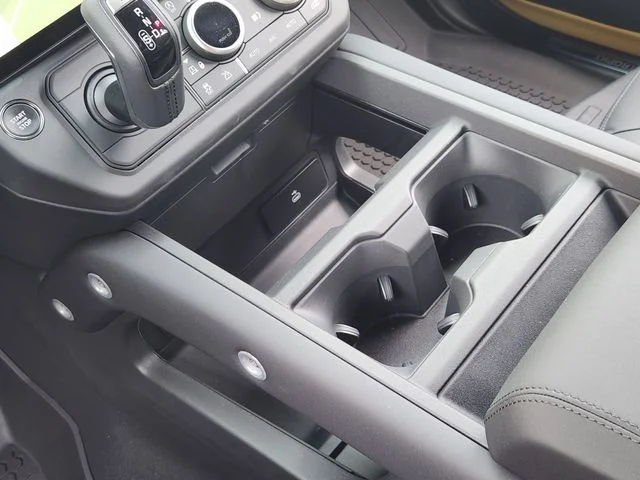 2026 Land Rover Defender 110 - Image 19