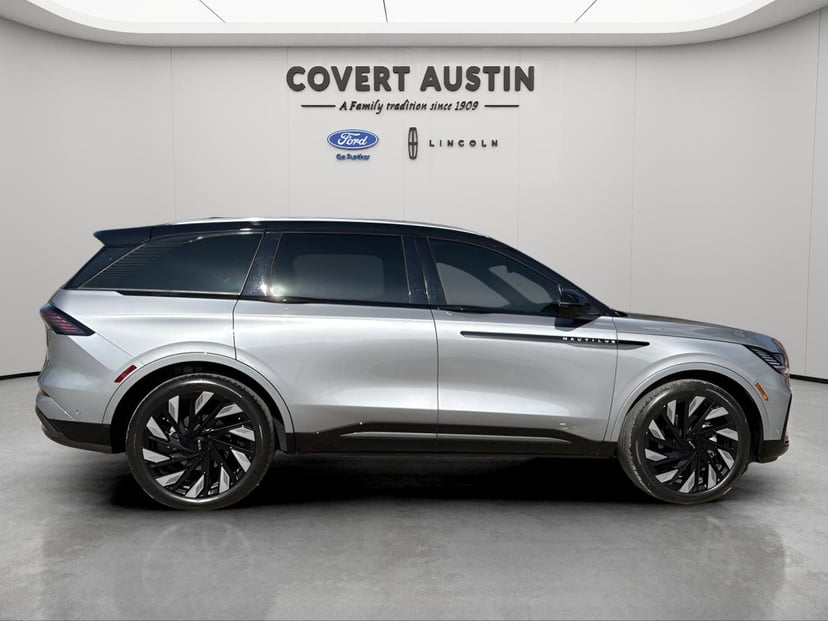 2024 Lincoln Nautilus - Image 6