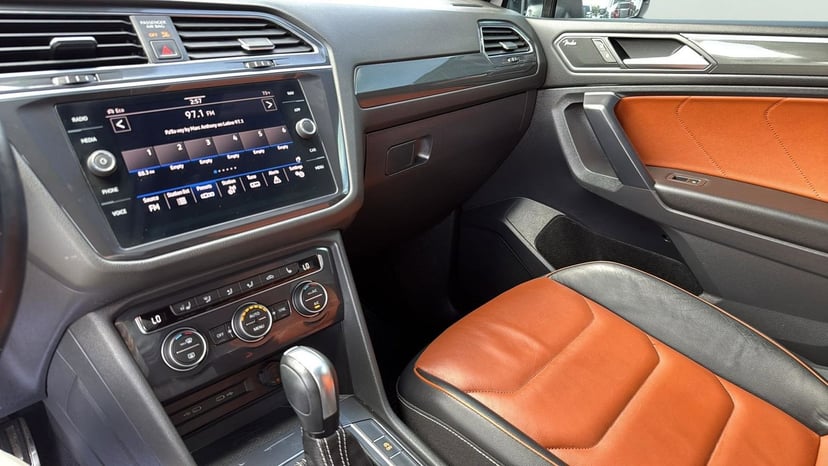 2021 Volkswagen Tiguan - Image 20
