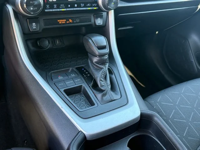 2021 Toyota RAV4 - Image 16