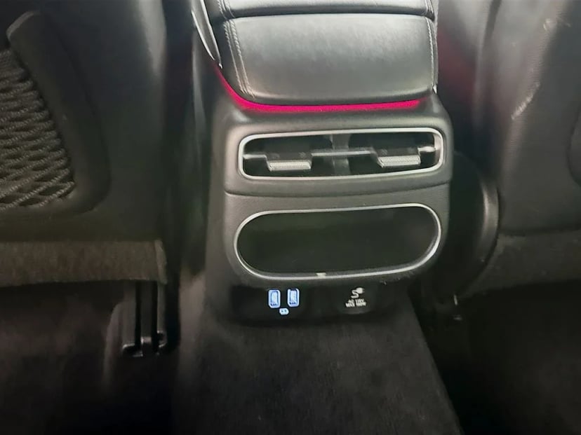 2022 Genesis GV70 - Image 30