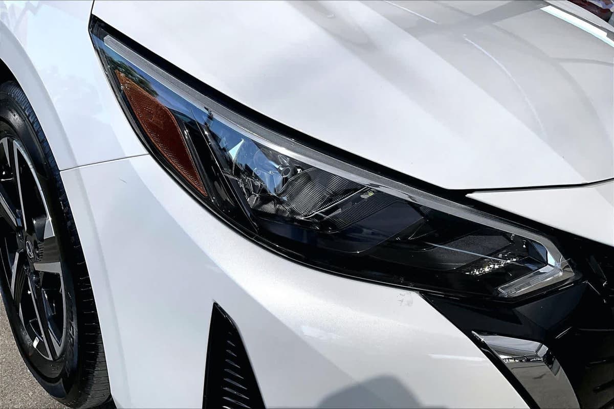 2025 Nissan Sentra - Image 27