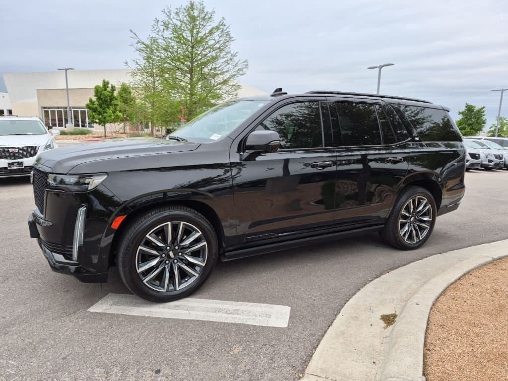 2022 Cadillac Escalade - Image 4