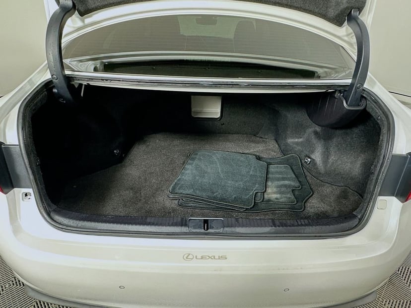 2017 Lexus ES - Image 27