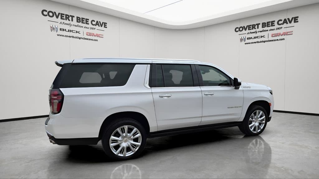 2023 Chevrolet Suburban - Image 10