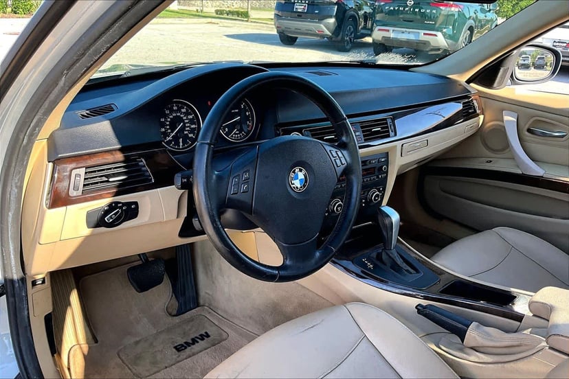 2011 BMW 328i - Image 17
