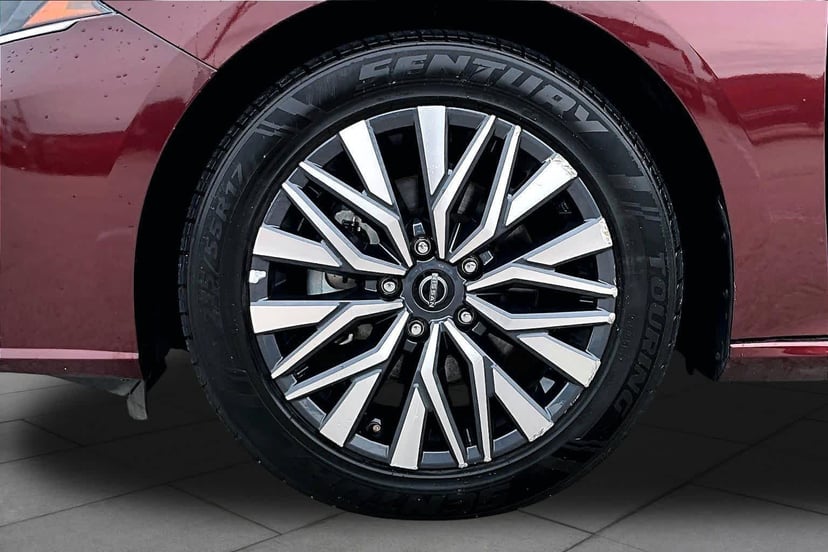 2025 Nissan Altima - Image 11